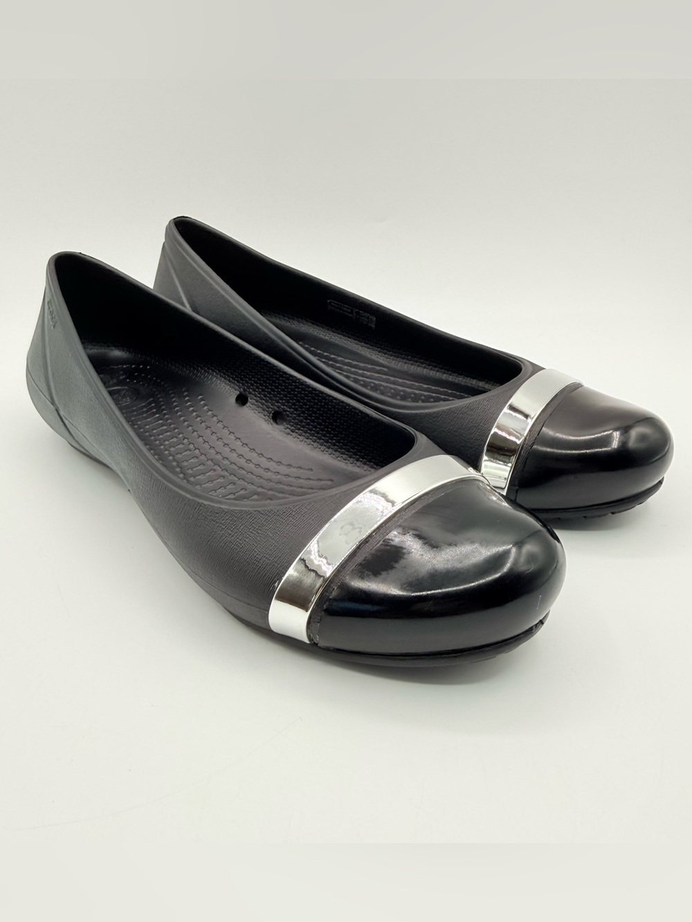 Crocs Women’s W7 Black Ballet Flats Matte Black Mirror Cap Toe Comfort 202308